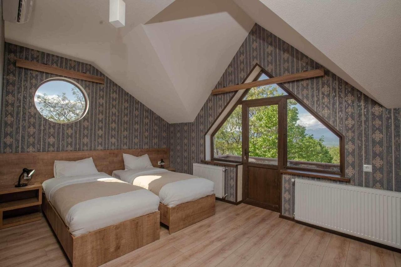 Chateau Orberi Hotel Iqaltʼo Екстериор снимка