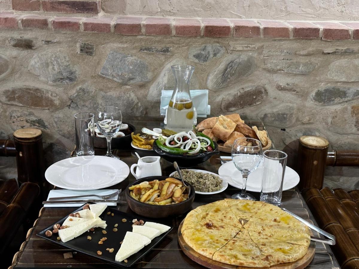 Chateau Orberi Hotel Iqaltʼo Екстериор снимка
